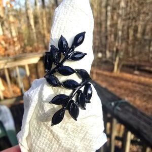 Black Double Leaf & Ivy Ring